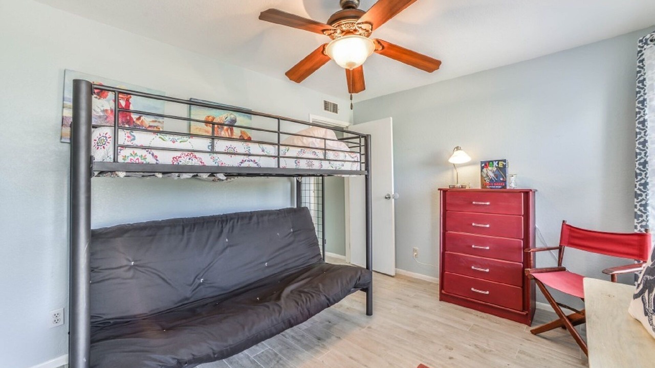 Photo of Bedroom in Pirates Beach