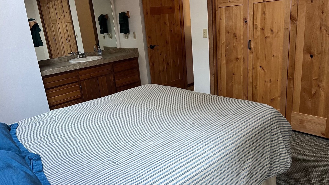 Photo of Bedroom in Black Butte Ranch