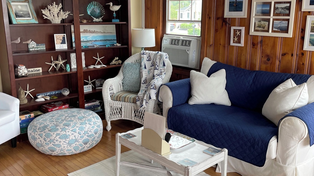 Photo of Livingroom in York Harbor