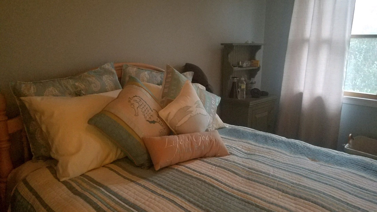 Photo of Bedroom in Aquebogue