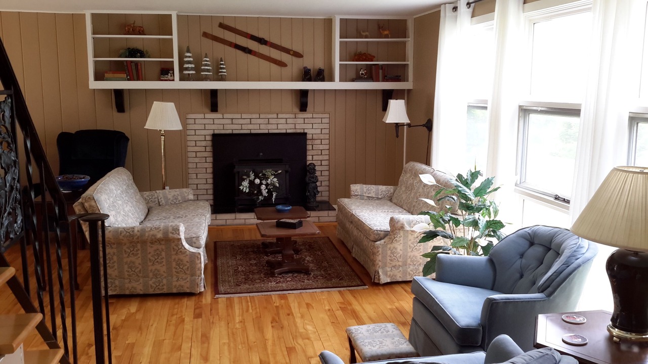 Photo of Livingroom in East Burke