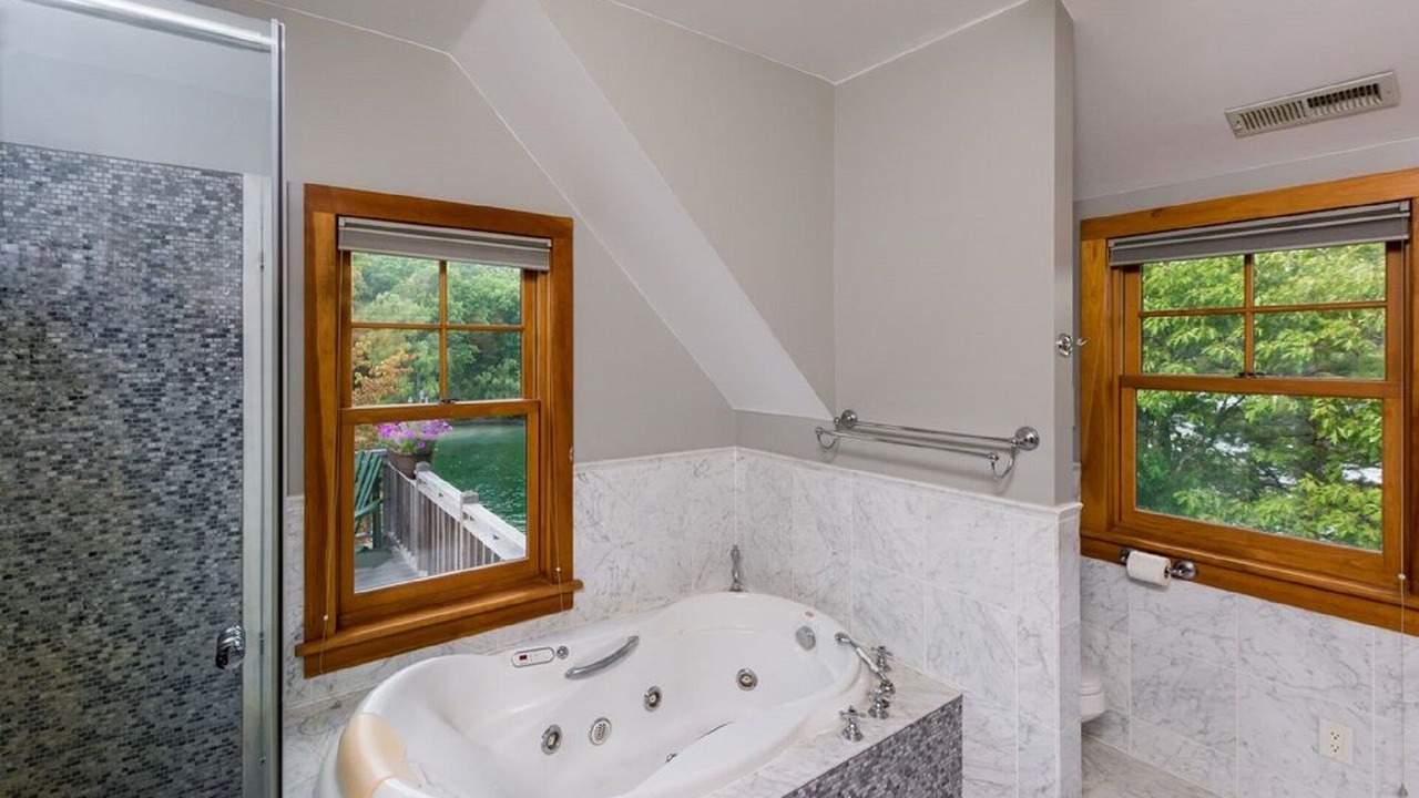 Photo of Bathroom in Grenell