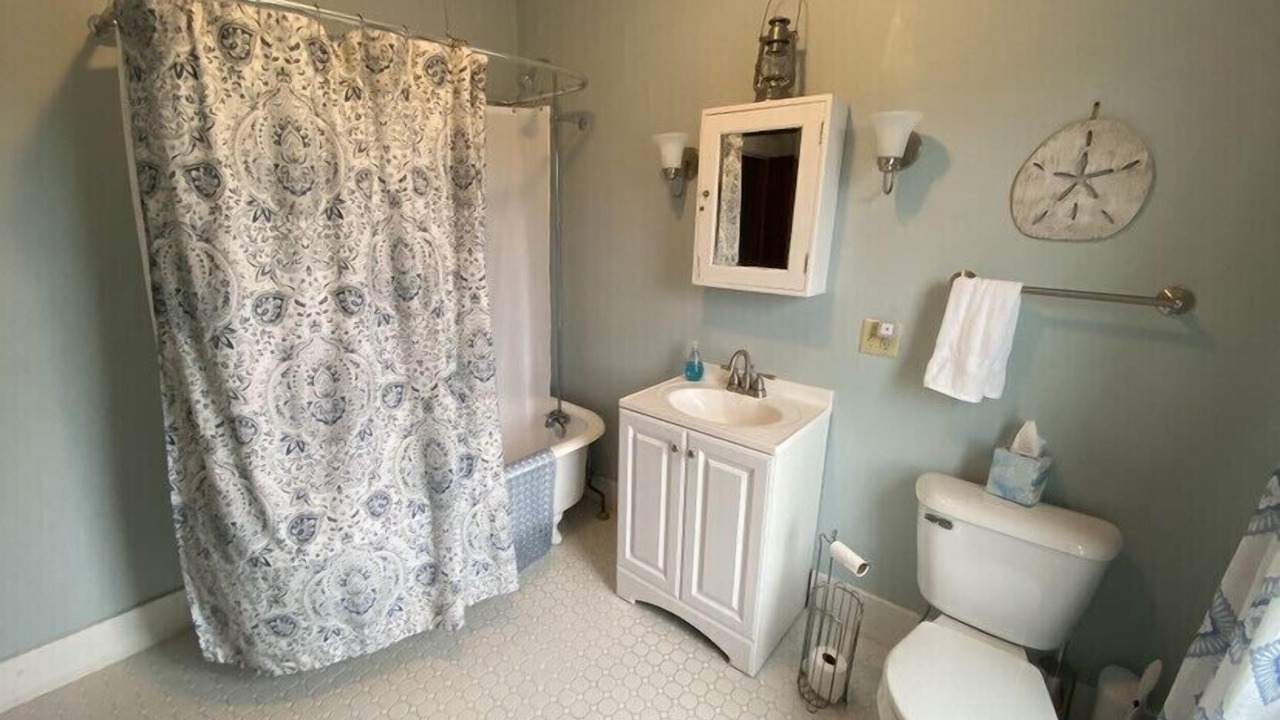 Photo of Bathroom in Tremont