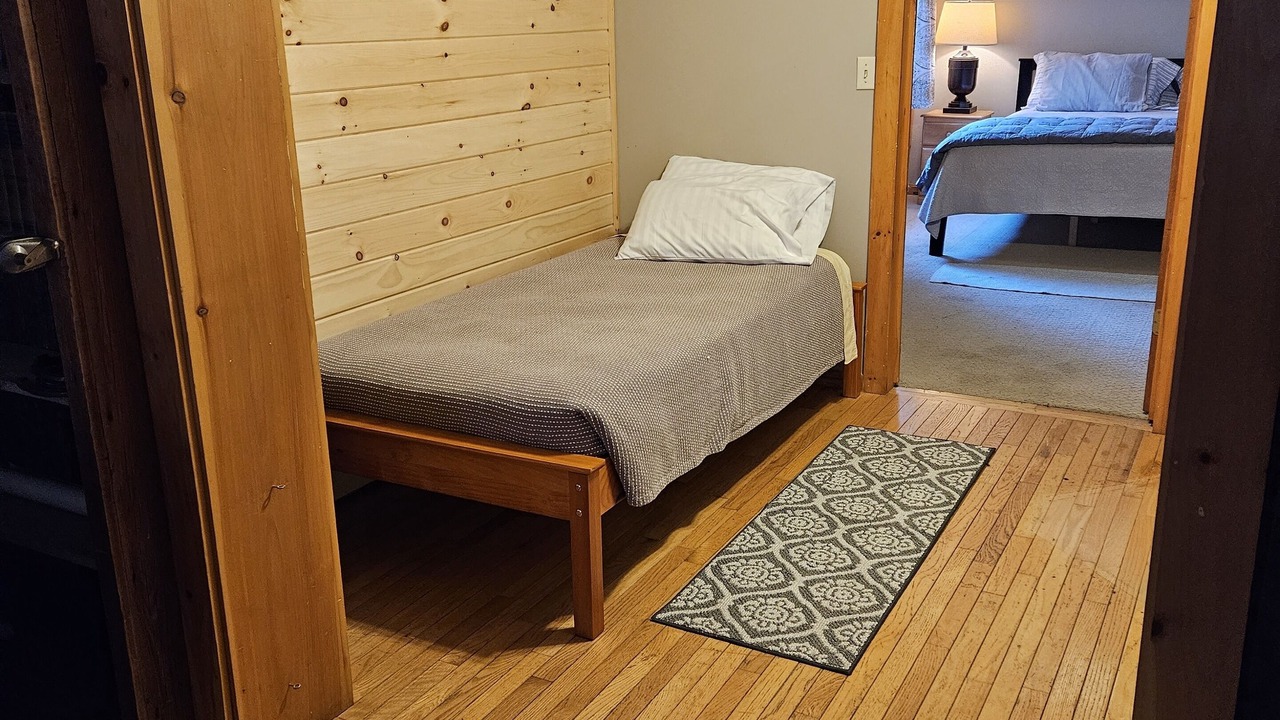 Photo of Bedroom in Stark