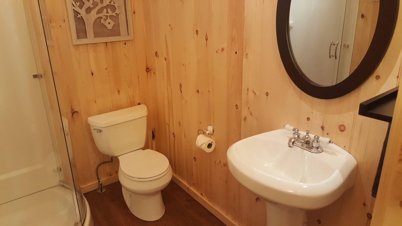 Photo of Bathroom in Farmersville Station