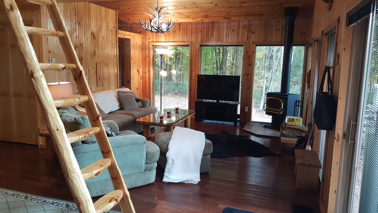 Photo of Livingroom in Farmersville Station