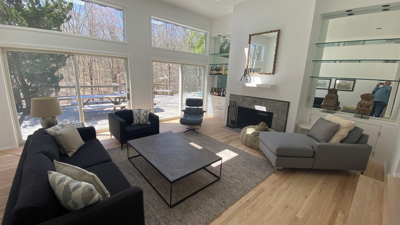 Photo of Livingroom in Amagansett North