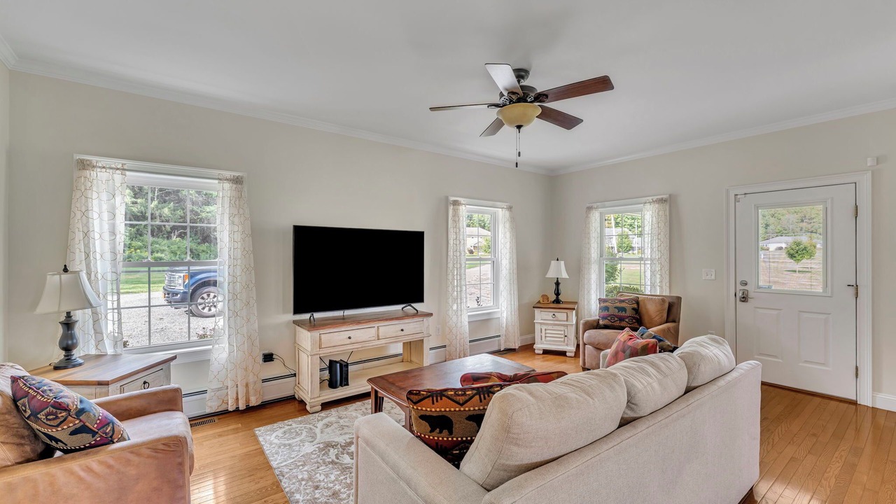Photo of Livingroom in Cooperstown