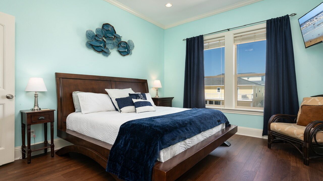 Photo of Bedroom in Crystal Beach