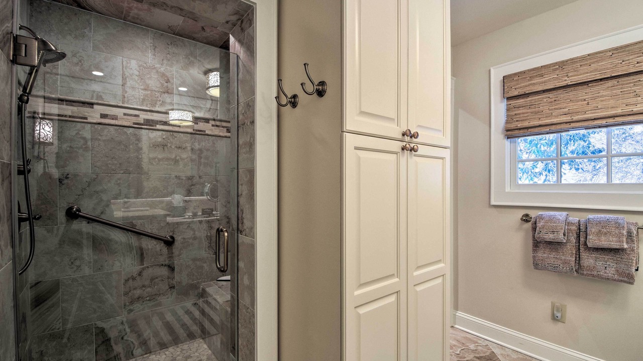 Photo of Bathroom in Mirror Lake