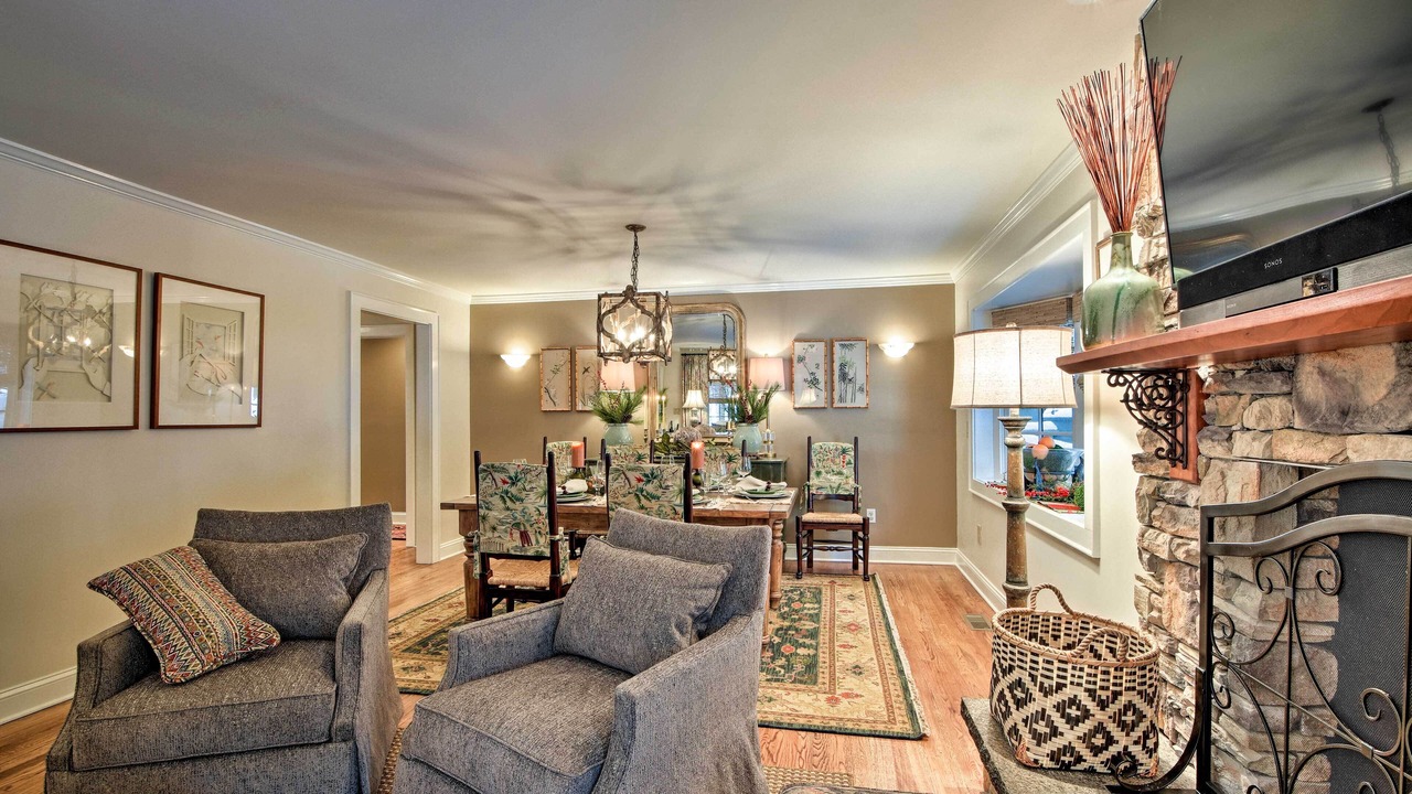 Photo of Livingroom in Mirror Lake