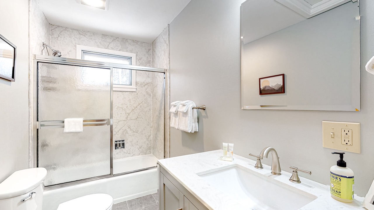 Photo of Bathroom in Warren