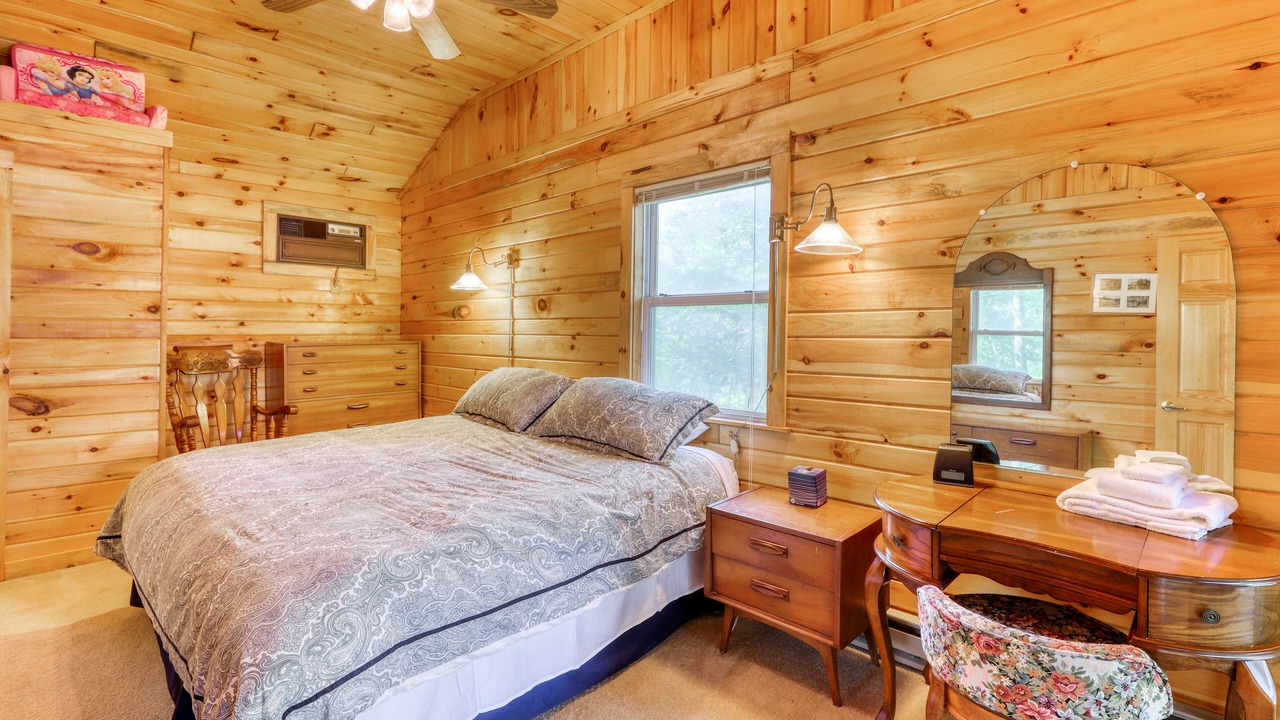 Photo of Bedroom in Brant Lake