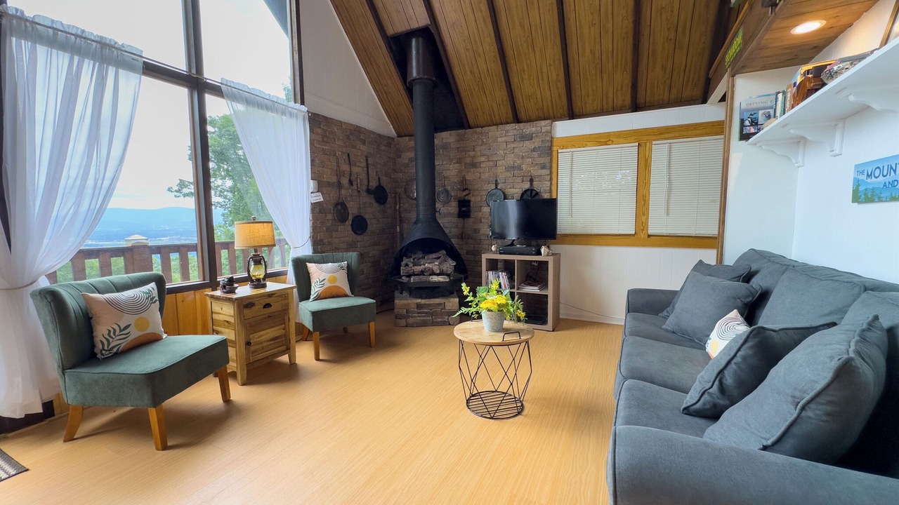 Photo of Livingroom in Luray