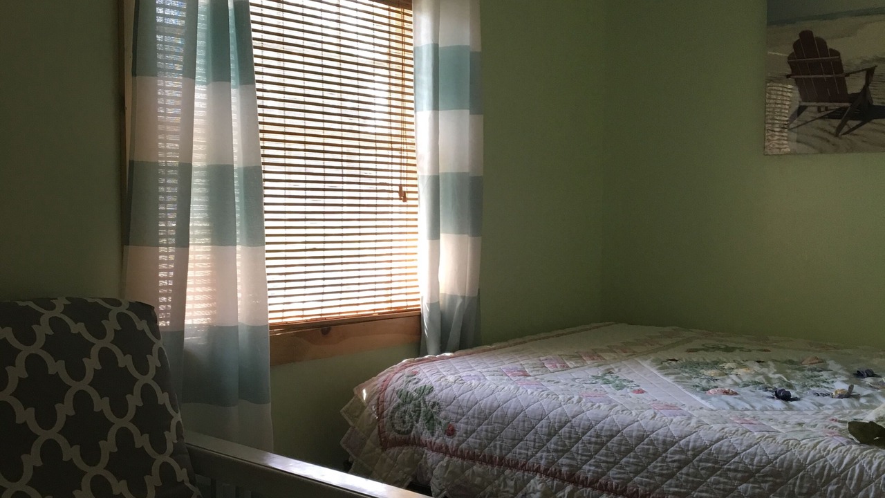 Photo of Bedroom in Lake Erie Beach