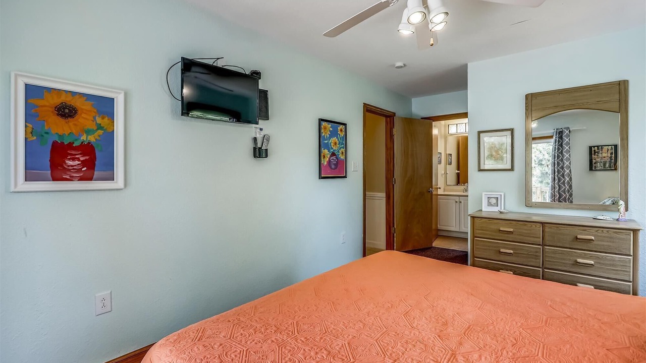 Photo of Bedroom in Whalehead Beach