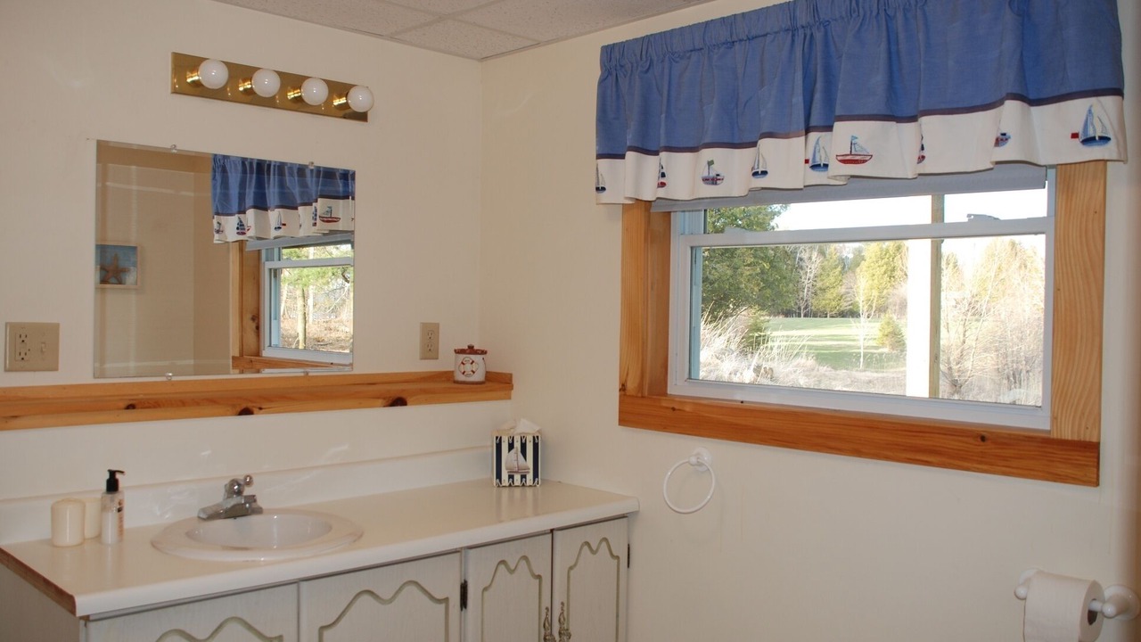 Photo of Bathroom in Newport Center