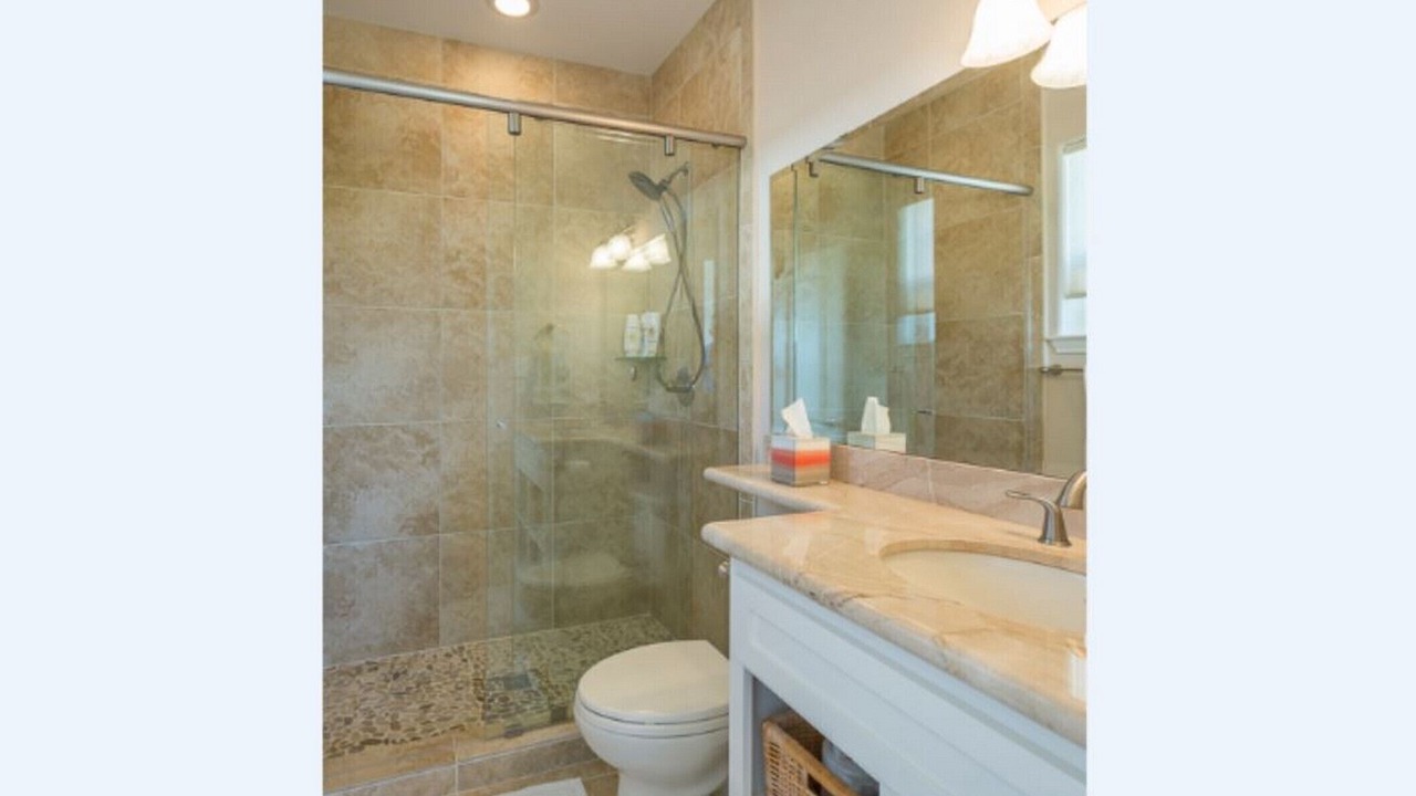 Photo of Bathroom in Pirates Beach