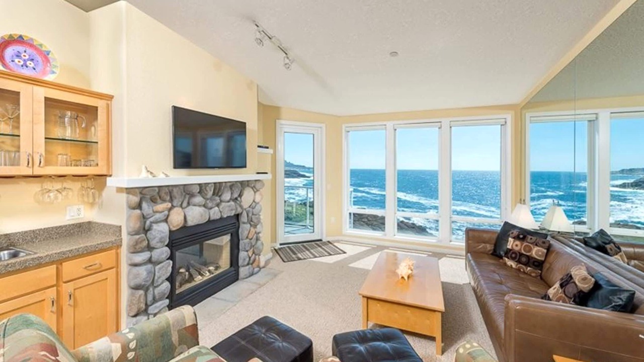 Photo of Livingroom in Depoe Bay