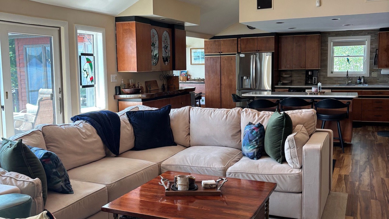 Photo of Livingroom in Newport Center
