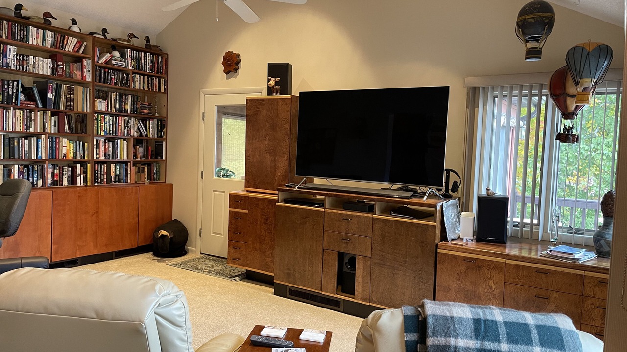 Photo of Livingroom in Newport Center