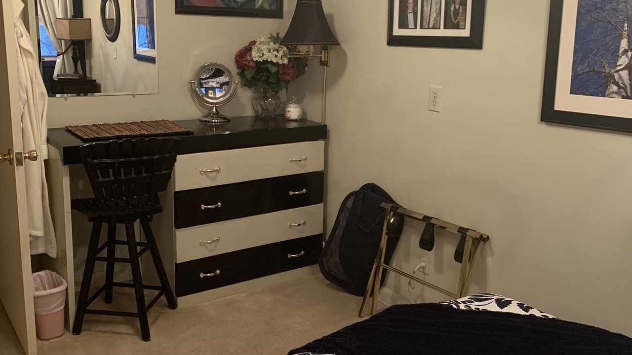 Photo of Bedroom in Newport Center