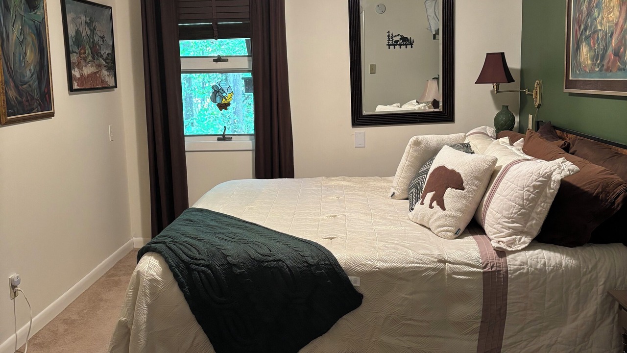 Photo of Bedroom in Newport Center