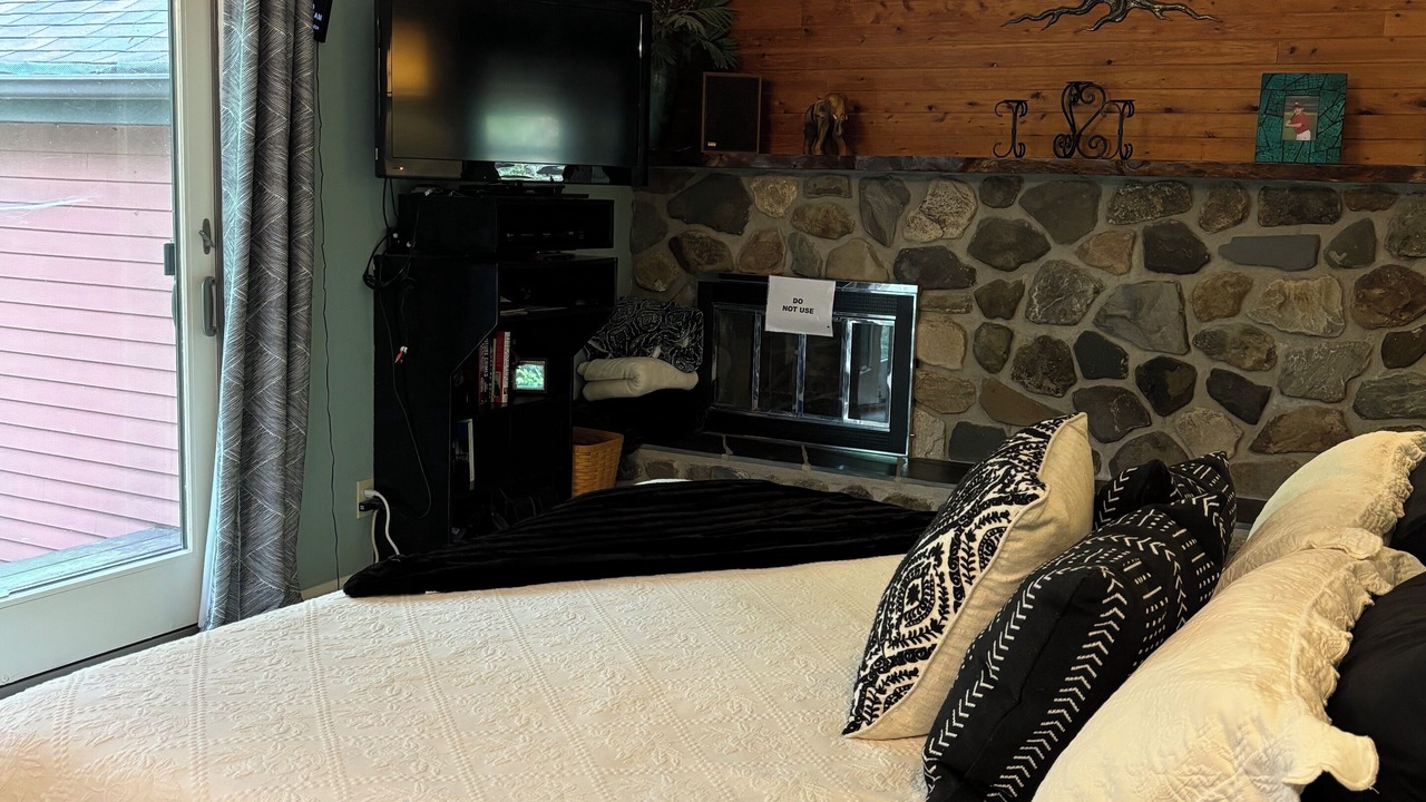 Photo of Bedroom in Newport Center