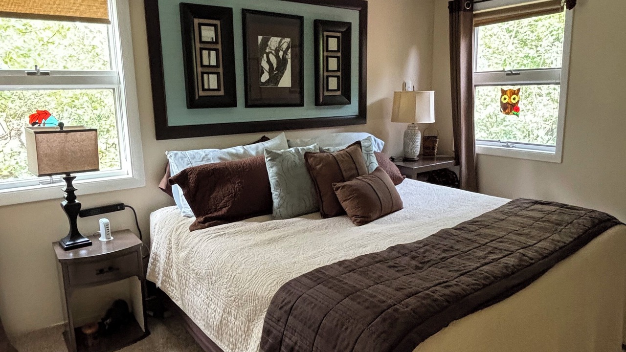 Photo of Bedroom in Newport Center