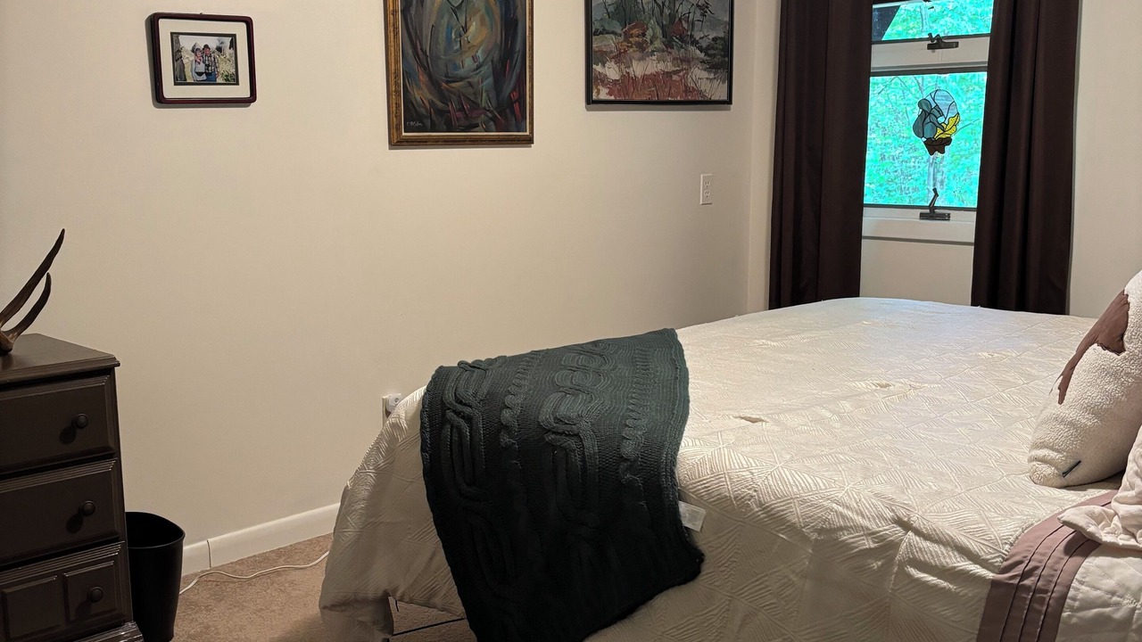 Photo of Bedroom in Newport Center