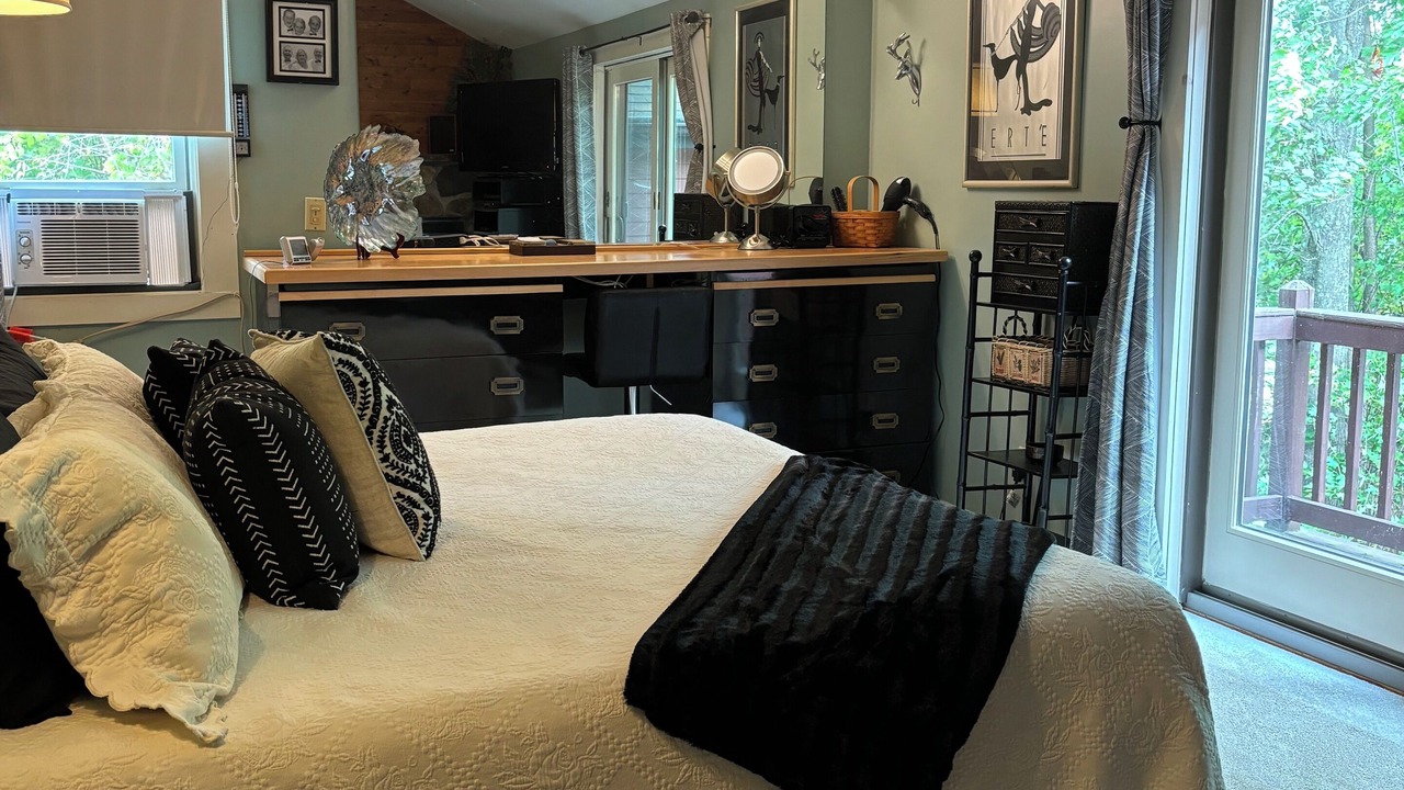 Photo of Bedroom in Newport Center