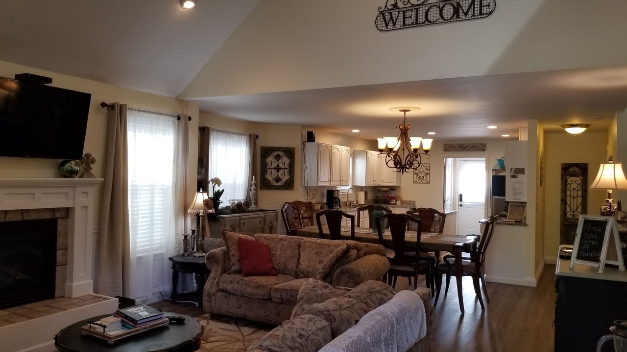 Photo of Livingroom in Lincoln Beach