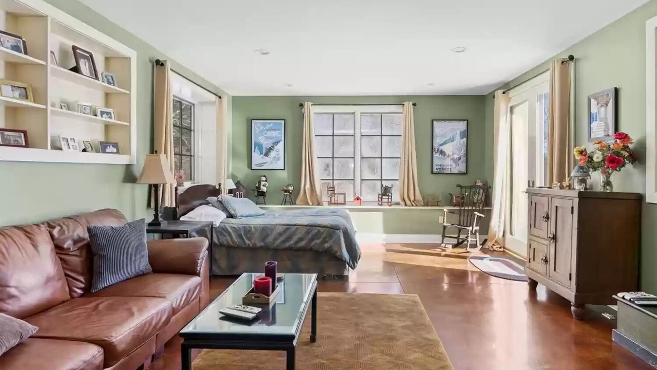 Photo of Livingroom in Hillsdale