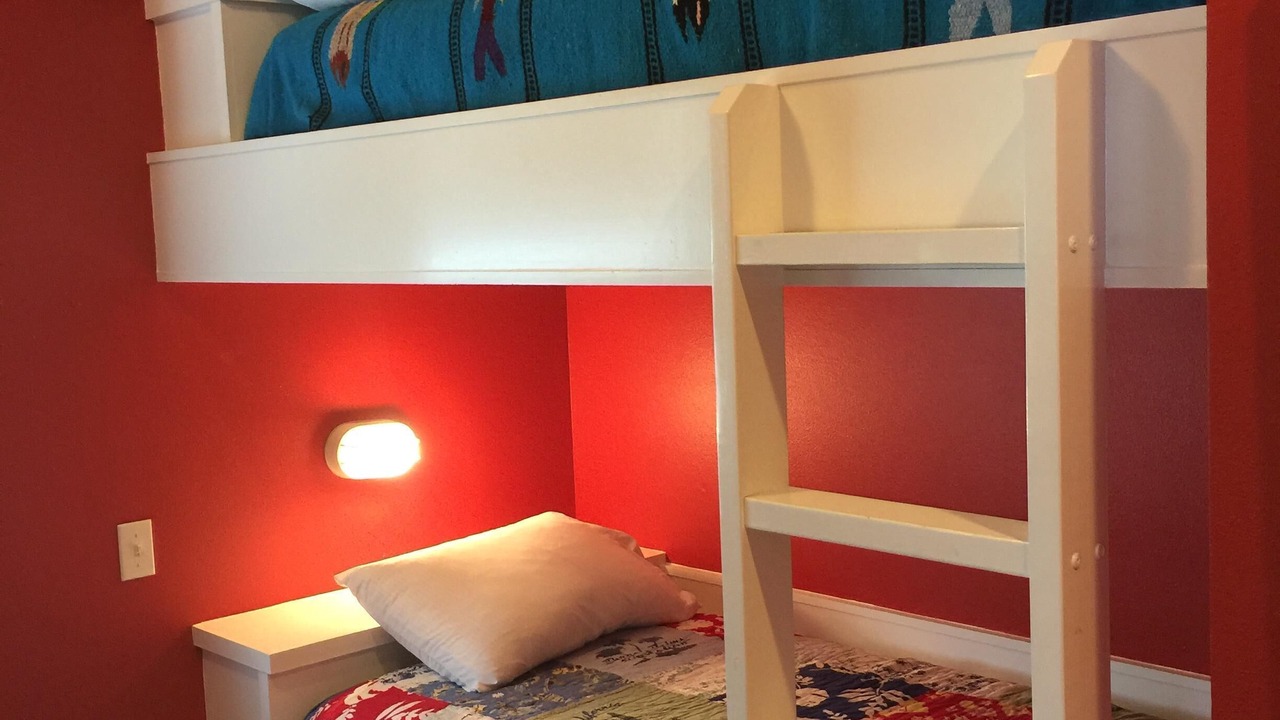 Photo of Bedroom in Pirates Beach
