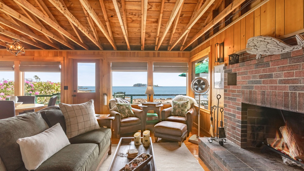 Photo of Livingroom in Tenants Harbor