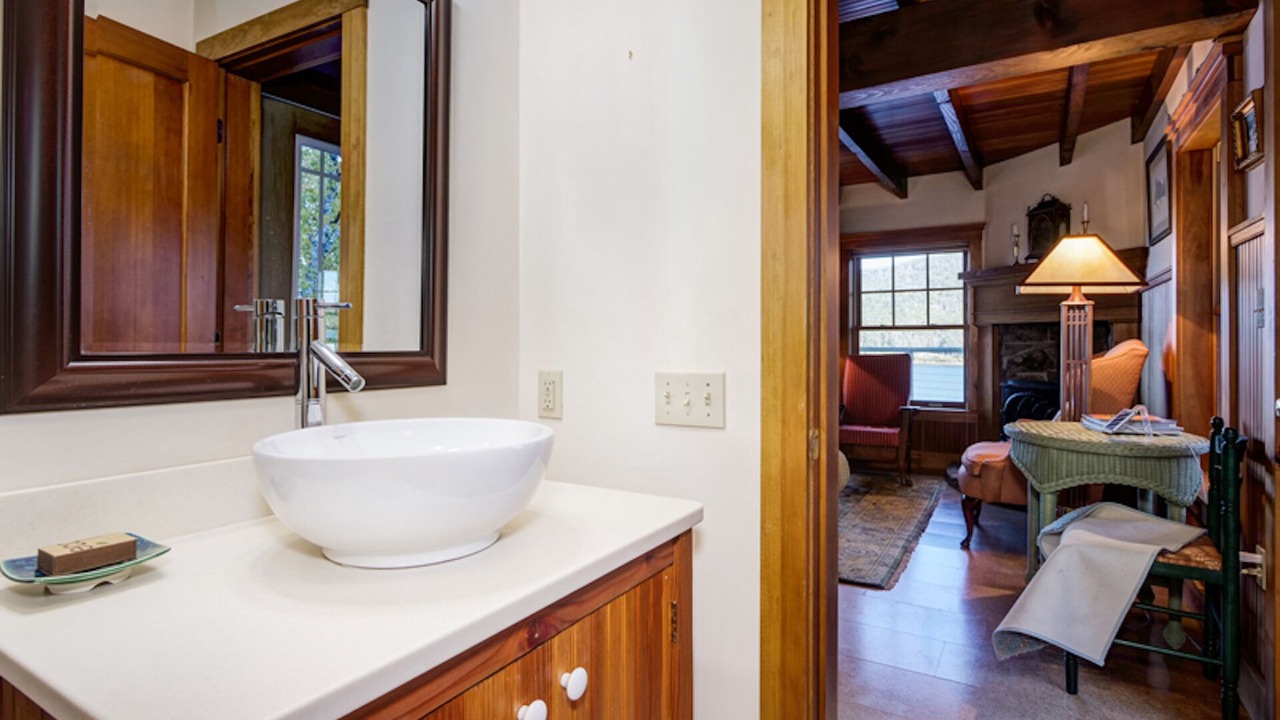 Photo of Bathroom in Hall Quarry