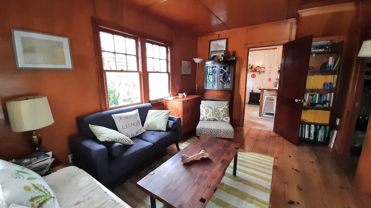 Photo of Livingroom in Aquebogue