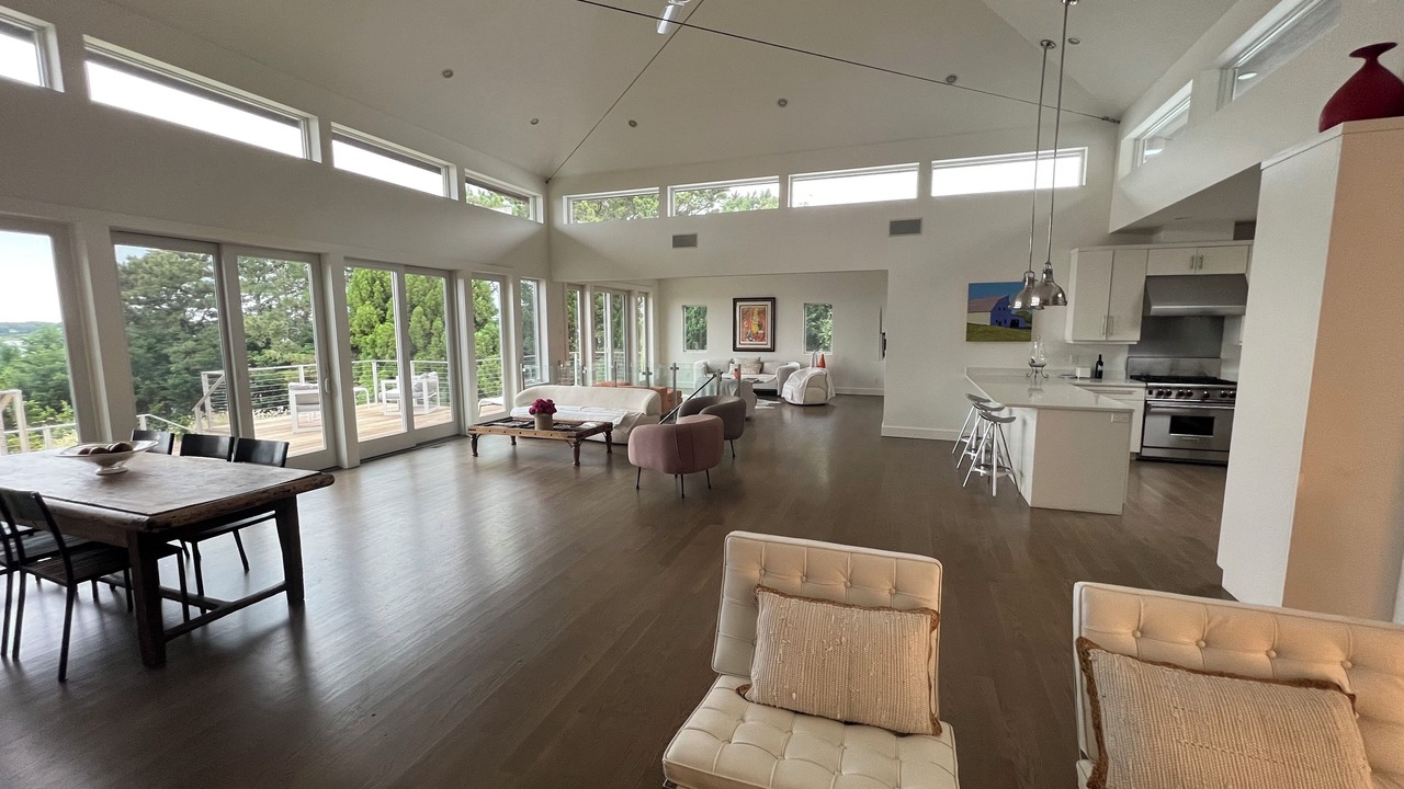 Photo of Livingroom in Hampton Bays