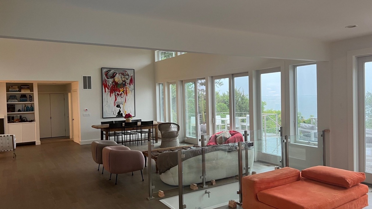 Photo of Livingroom in Hampton Bays