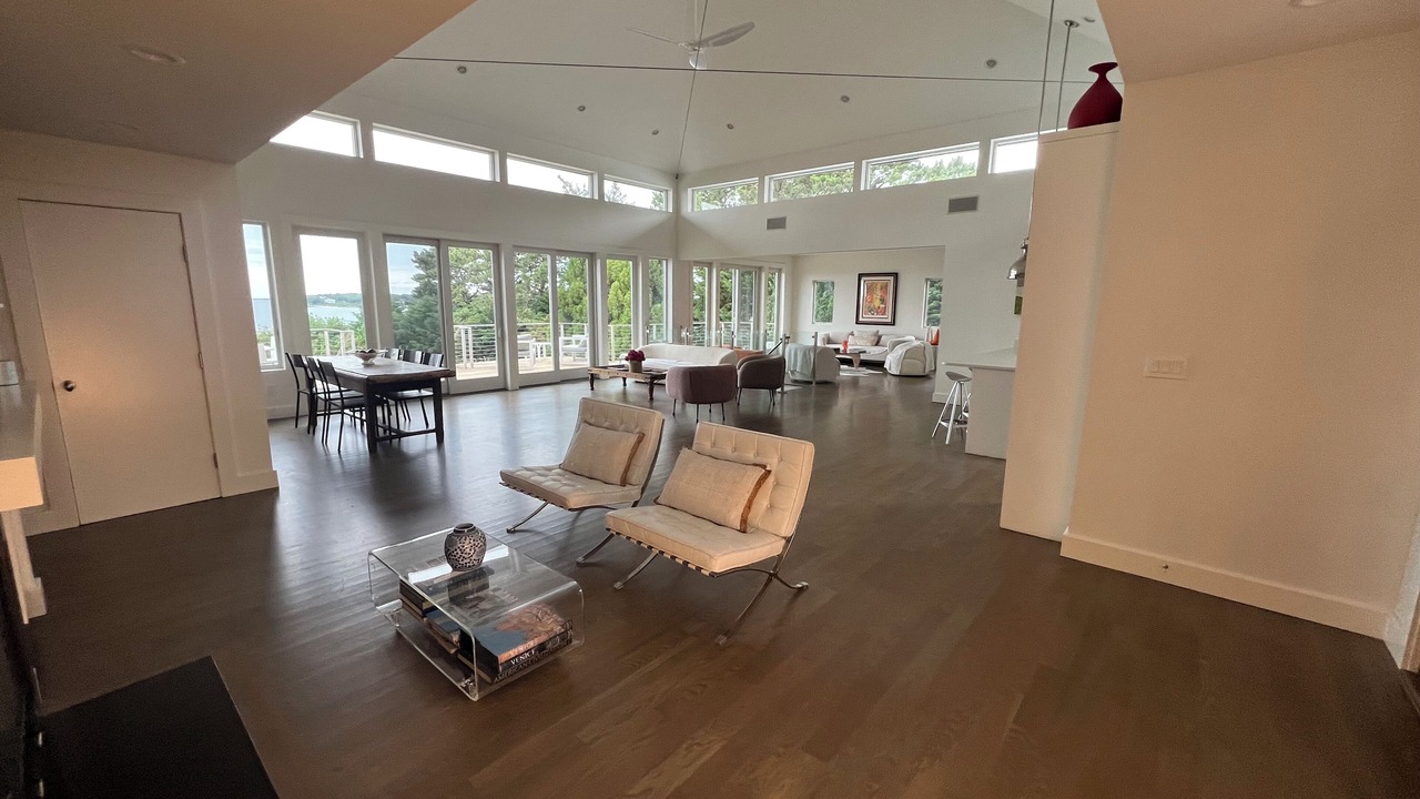 Photo of Livingroom in Hampton Bays