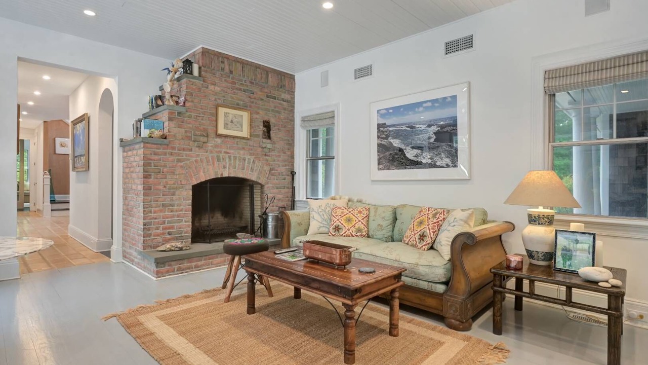 Photo of Livingroom in Wainscott