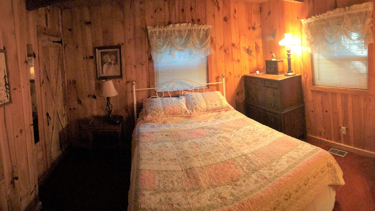 Photo of Bedroom in Center Conway