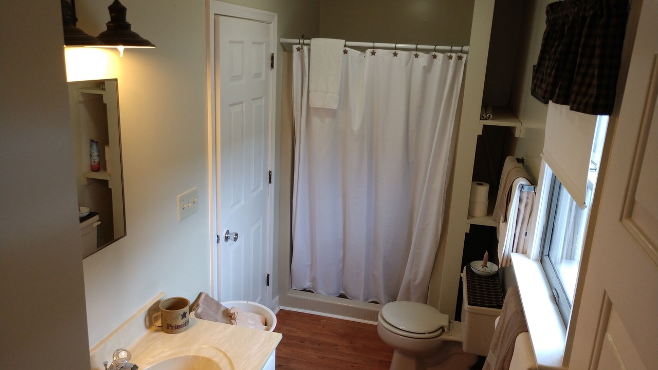Photo of Bathroom in Head Waters