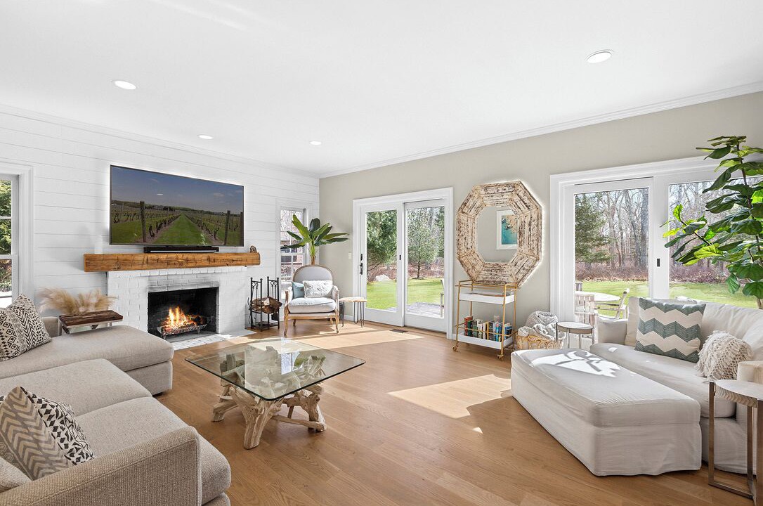 Photo of Livingroom in Northwest Harbor