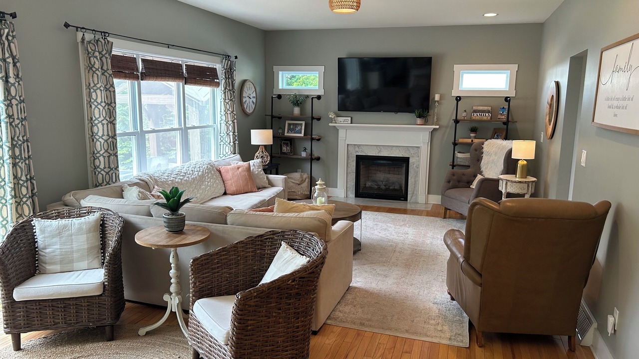 Photo of Livingroom in Saratoga Springs