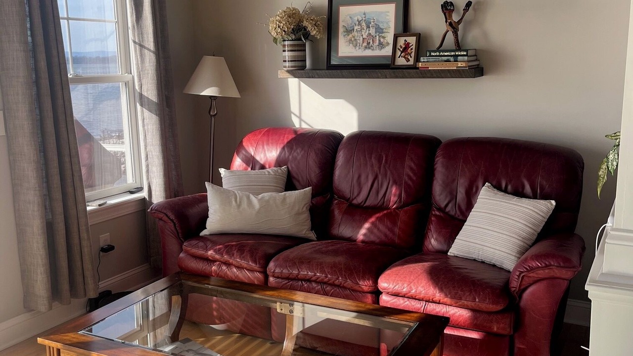 Photo of Livingroom in Saratoga Springs
