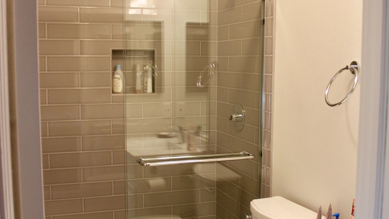 Photo of Bathroom in Hillside Lake