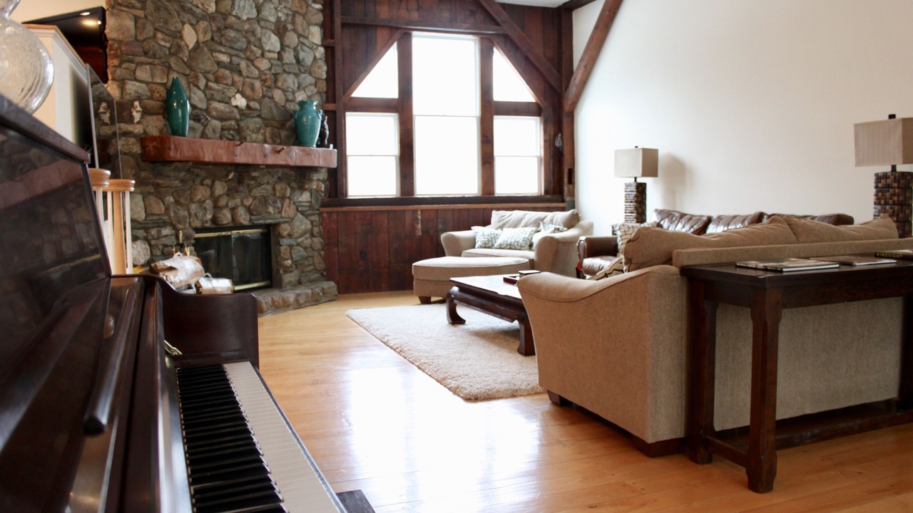 Photo of Livingroom in Hillside Lake