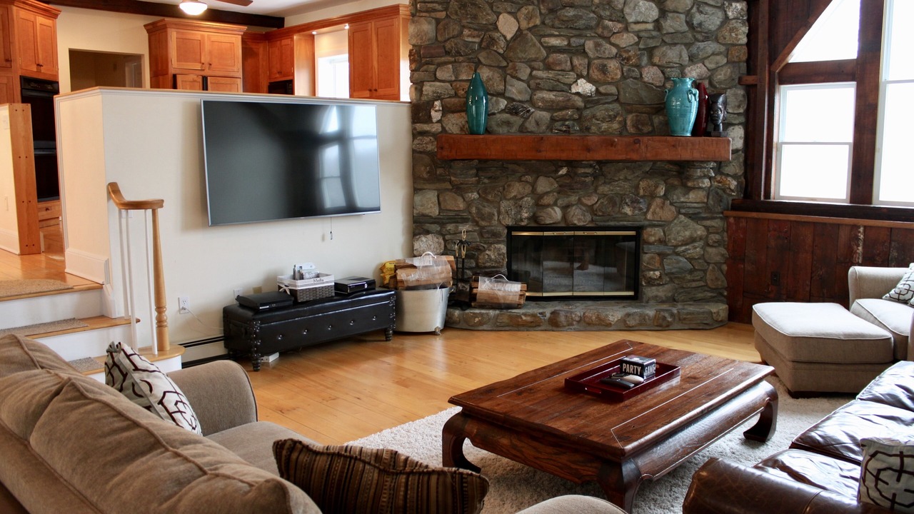 Photo of Livingroom in Hillside Lake