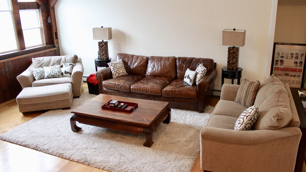 Photo of Livingroom in Hillside Lake